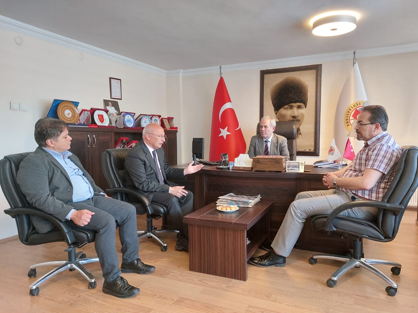 Gazeteci kökenli milletvekilinden TGF’ye ziyaret