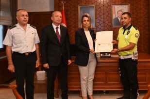 Kahraman Polise Vali Becel’den Üstün Başarı Ödülü
