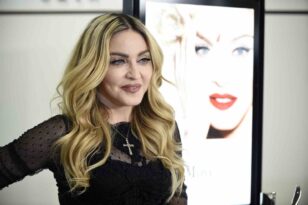 Hastaneye kaldırılan Madonna’nın dünya turnesi ertelendi
