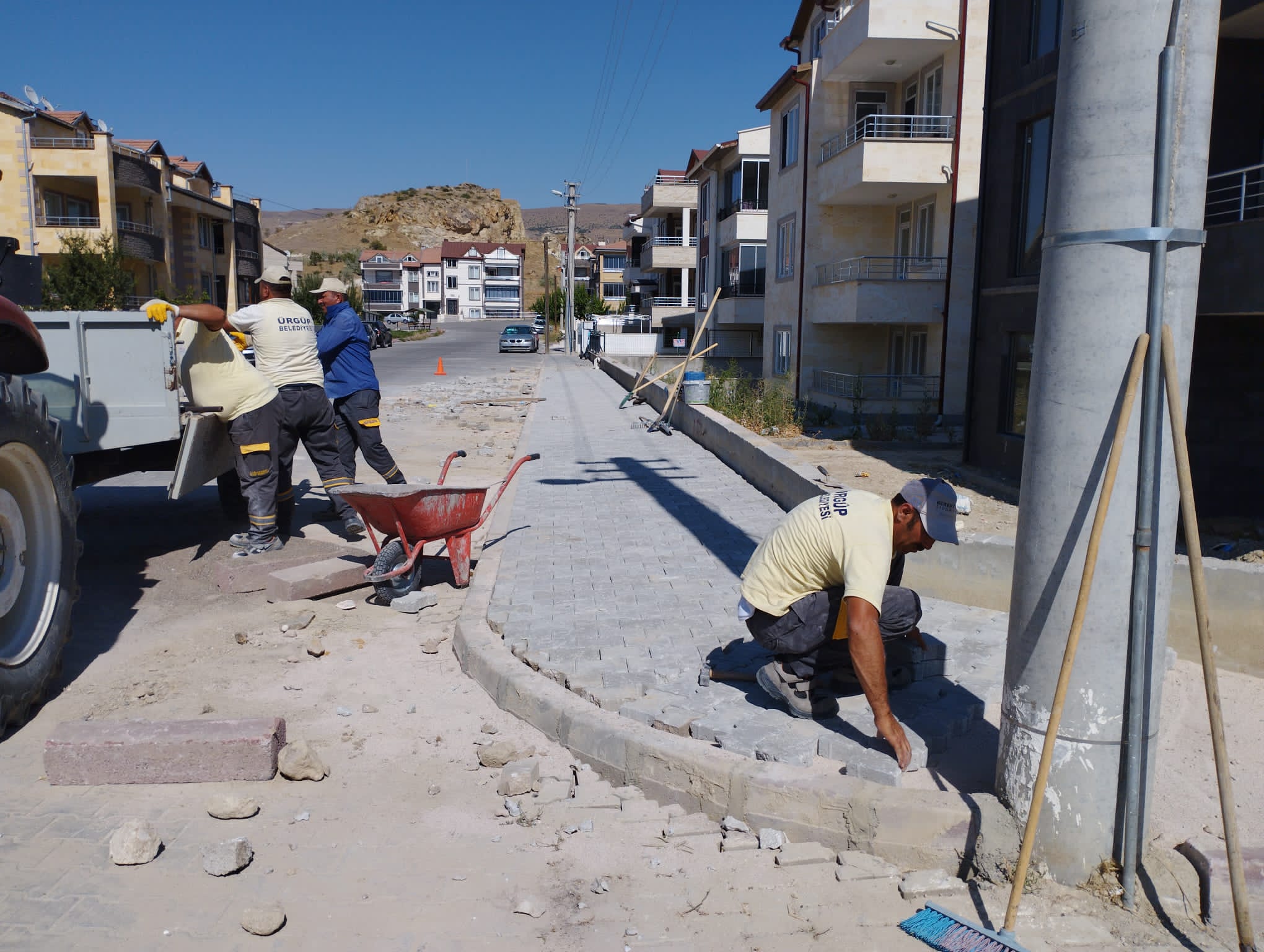 ÜRGÜP BELEDİYESİ EKİPLERİ DUR DURAK DEMEDEN ÇALIŞIYOR