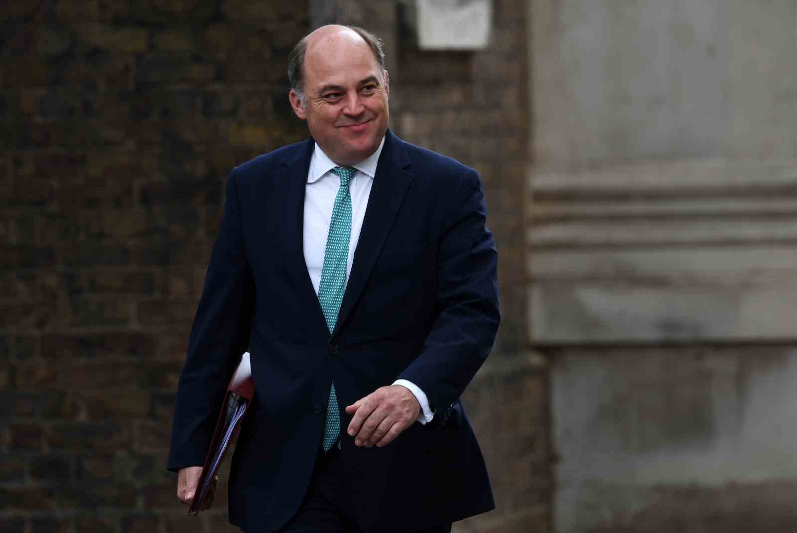 İngiltere Savunma Bakanı Wallace istifa etti