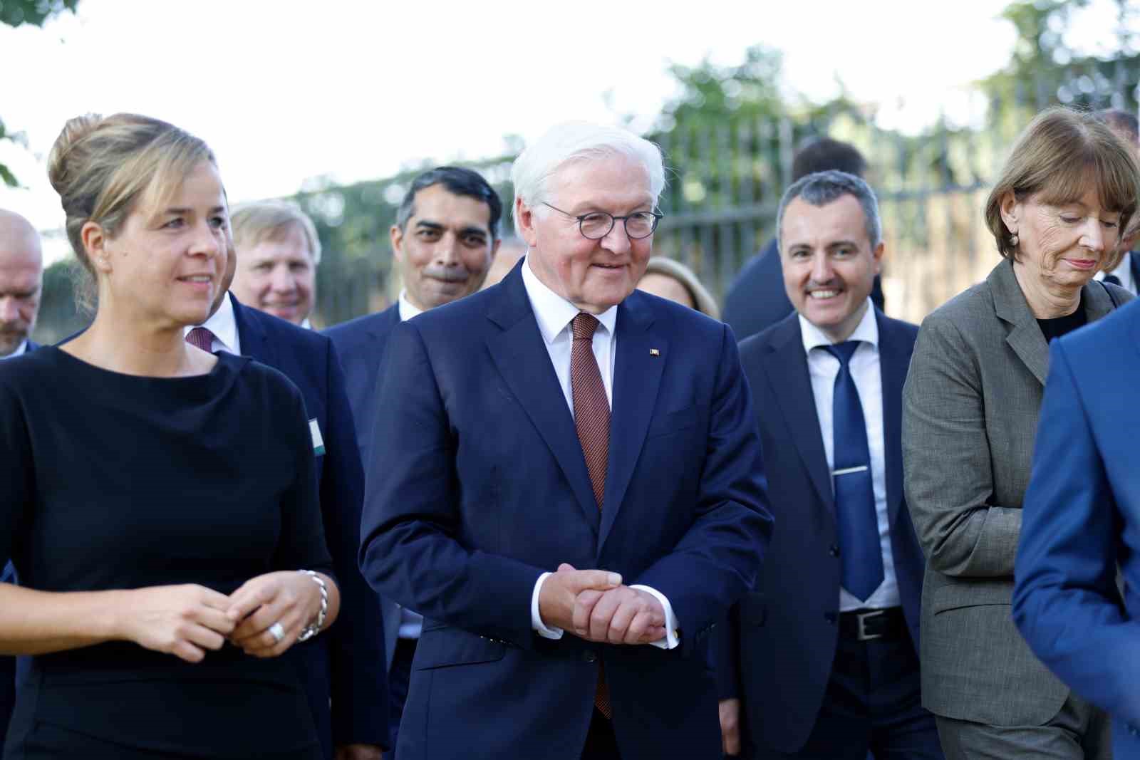 Almanya Cumhurbaşkanı Steinmeier’den Türk derneğine ziyaret