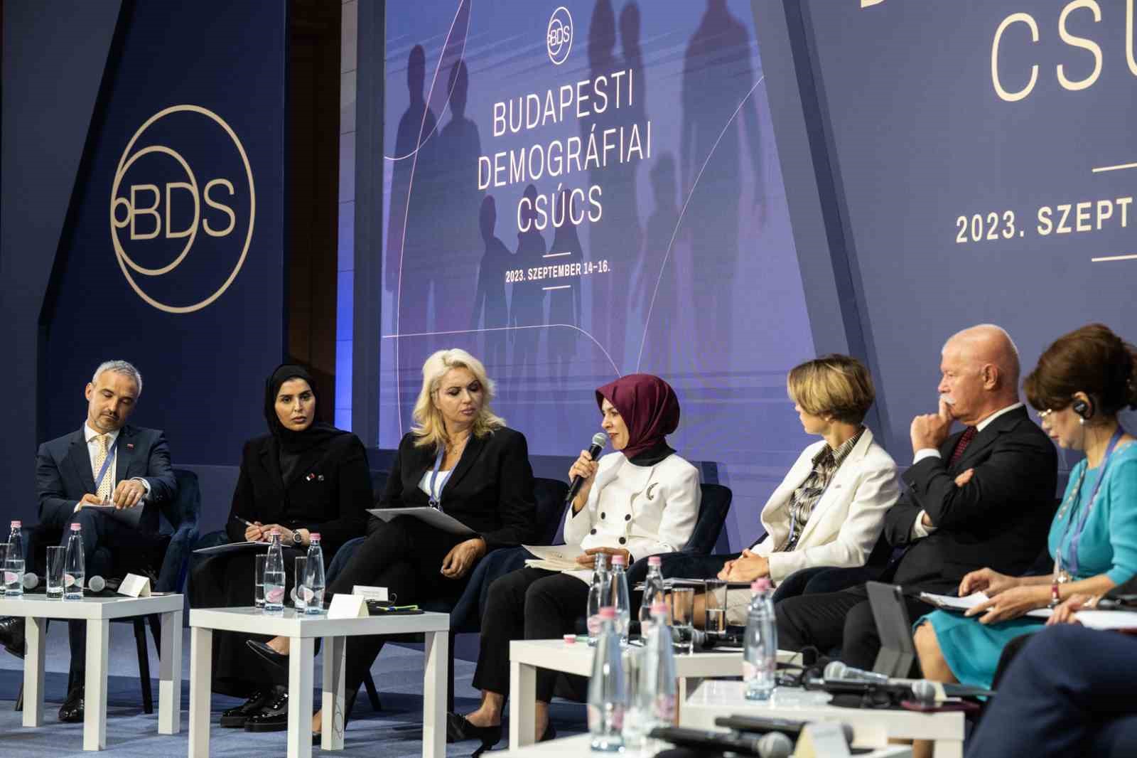 Bakan Göktaş, Macaristan’da “Budapeşte Demografi Zirvesi”ne katıldı