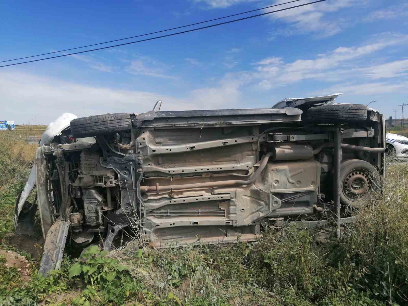 Hafif ticari araç devrildi: 5 Yaralı