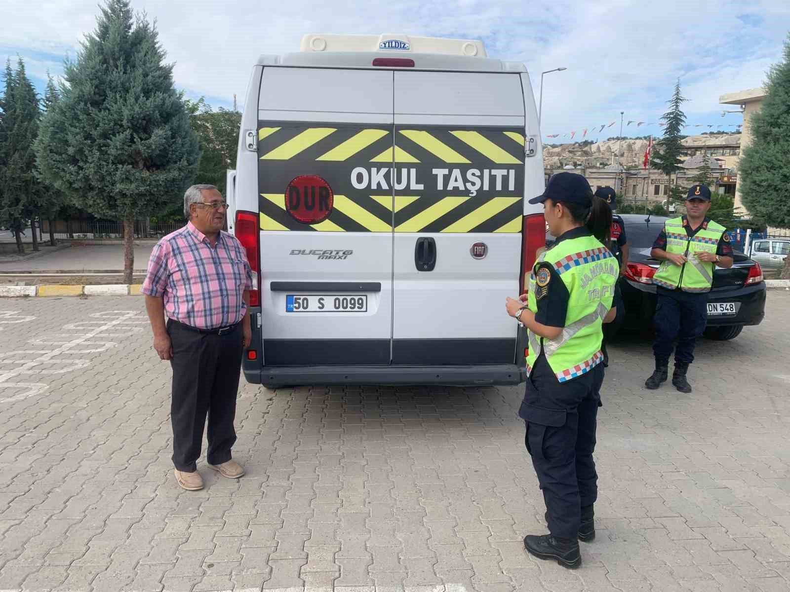 Jandarma’dan okul servislerine denetim