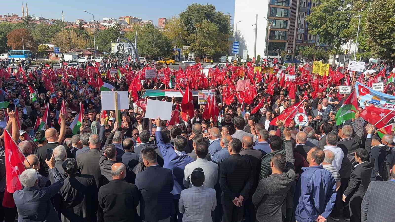 Nevşehir’de binlerce kişi Filistin için yürüdü
