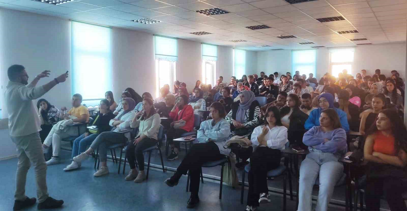 ÜSET MYO Aşçılık Programı Öğrencilerine ’Temel İş Sağlığı ve Güvenliği Eğitimi’ Verildi