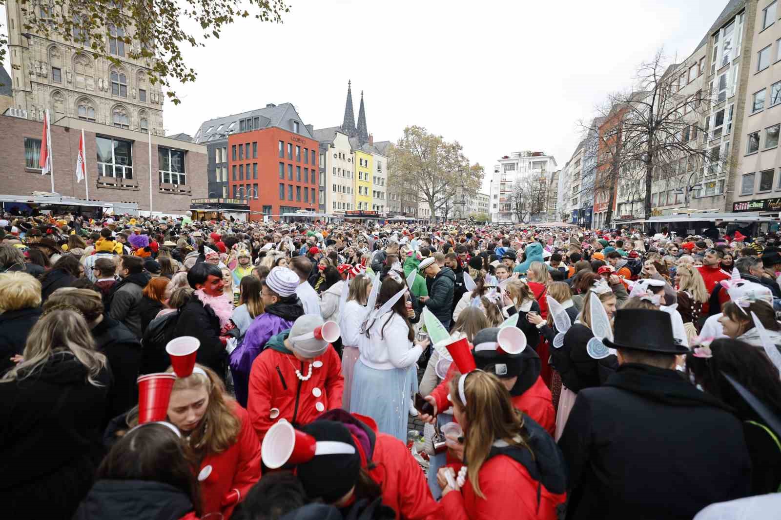 Almanya’da “5.mevsim” karnaval sezonu başladı