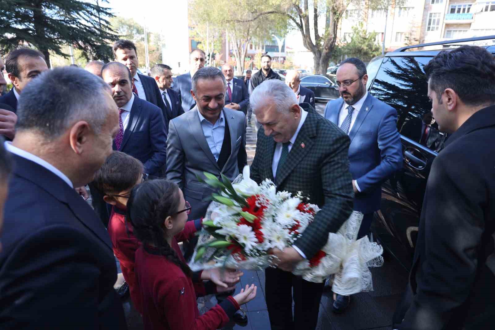 Binali Yıldırım: “Dünya, Gazze’de yaşanan etnik temizlik karşısında susuyor”