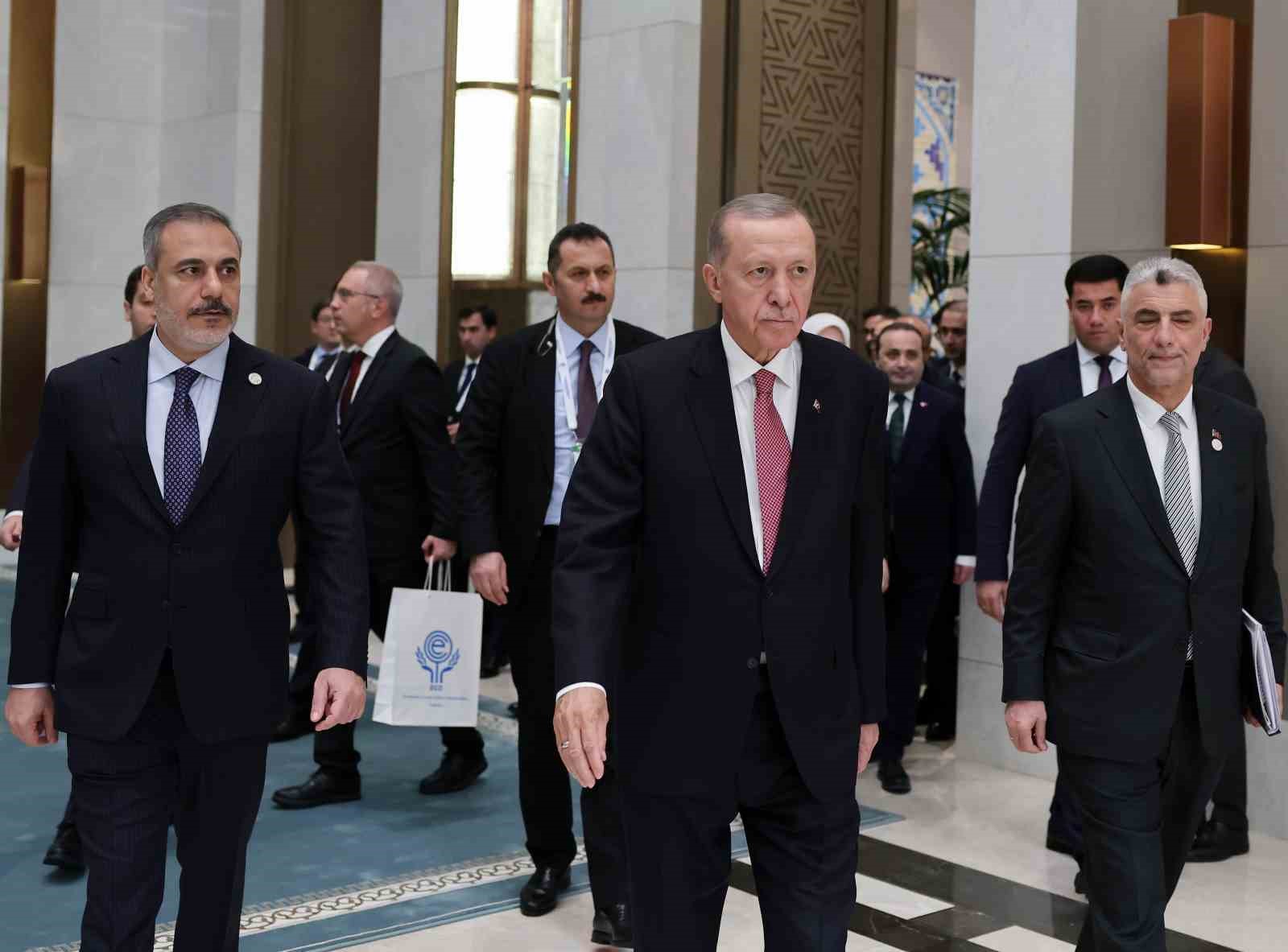 Cumhurbaşkanı Erdoğan, Özbekistanlı mevkidaşı Mirziyoyev ile görüştü