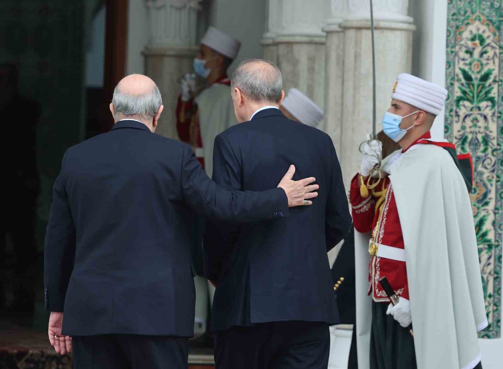 Erdoğan, Cezayir Cumhurbaşkanlığı Sarayı’nda Tebbun tarafından karşılandı