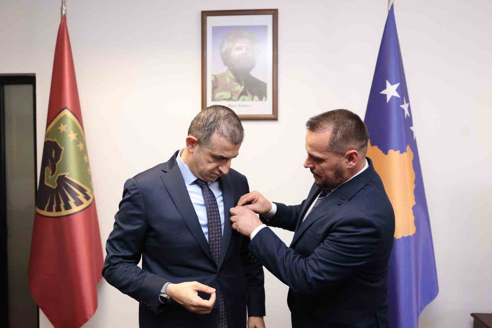 Haluk Bayraktar’a Kosova’da “Üstün Hizmet” madalyası verildi