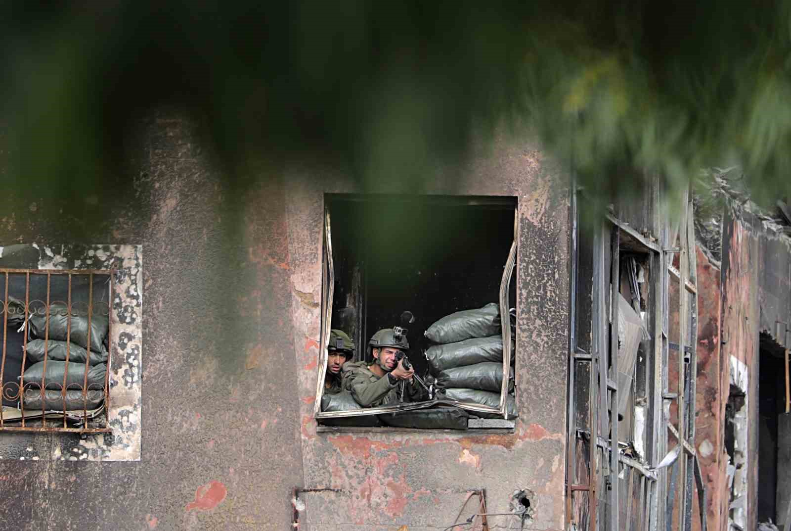 İsrail “insani ara” sürerken Gazze’de 3 Filistinliyi öldürdü