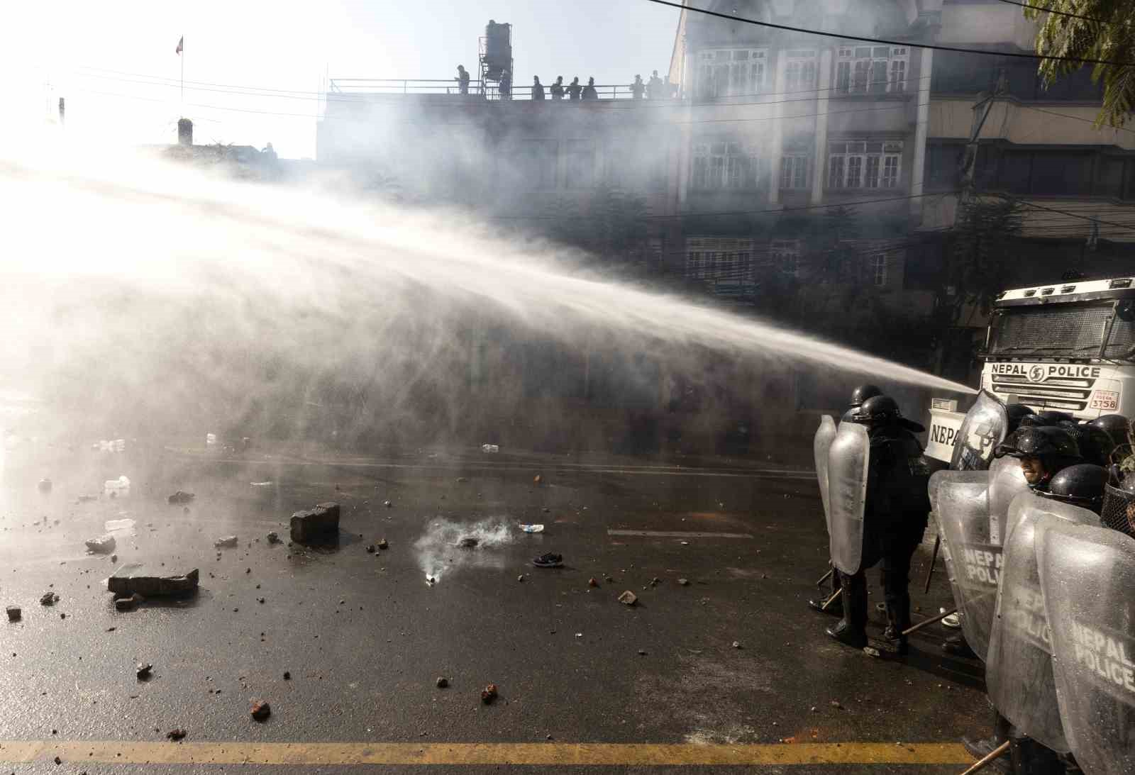 Nepal’de monarşi yanlısı göstericilere polis müdahalesi