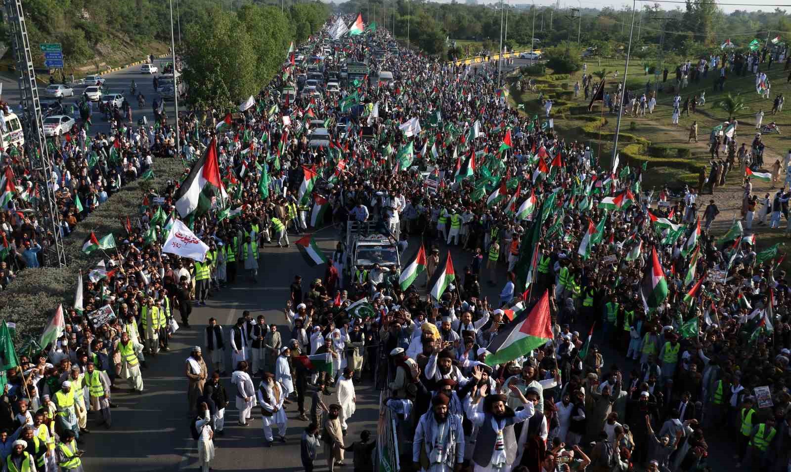 Pakistan’da yaklaşık 1 milyon kişi İsrail’i protesto etti