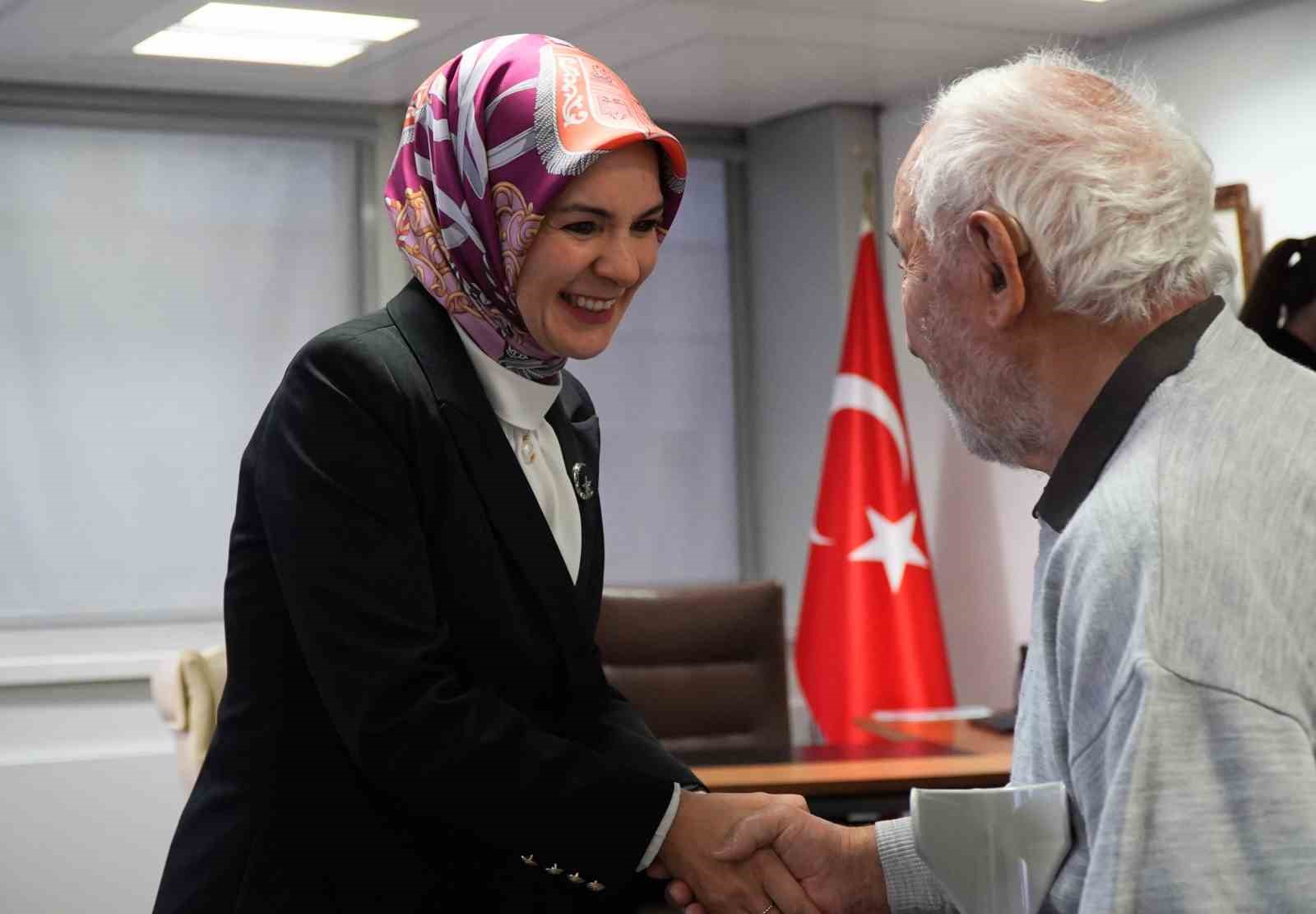 Aile ve Sosyal Hizmetler Bakanı Göktaş, Cenevre’de Türklerle bir araya geldi