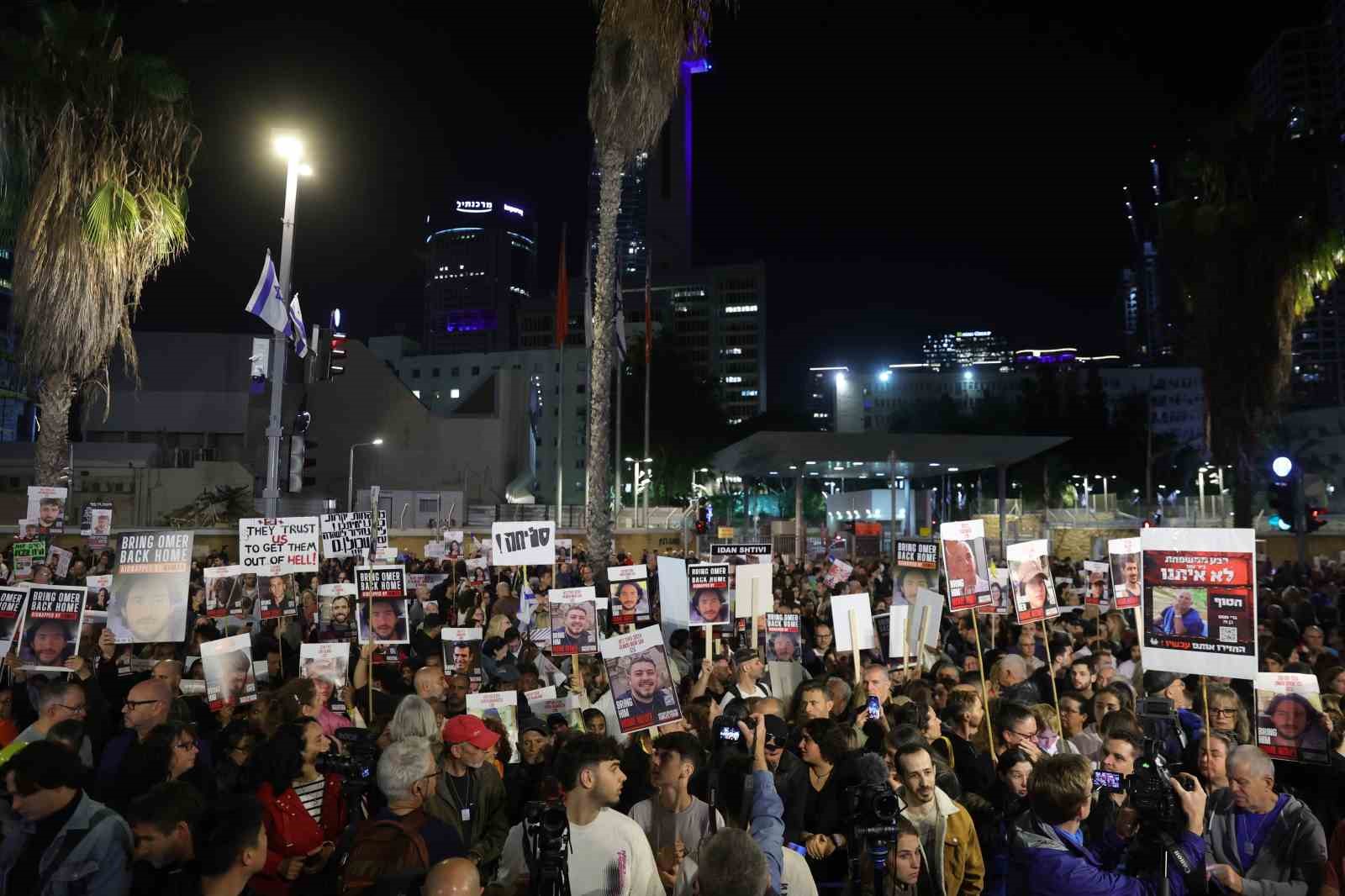 İsrailli esir yakınları Tel Aviv’de protesto düzenledi