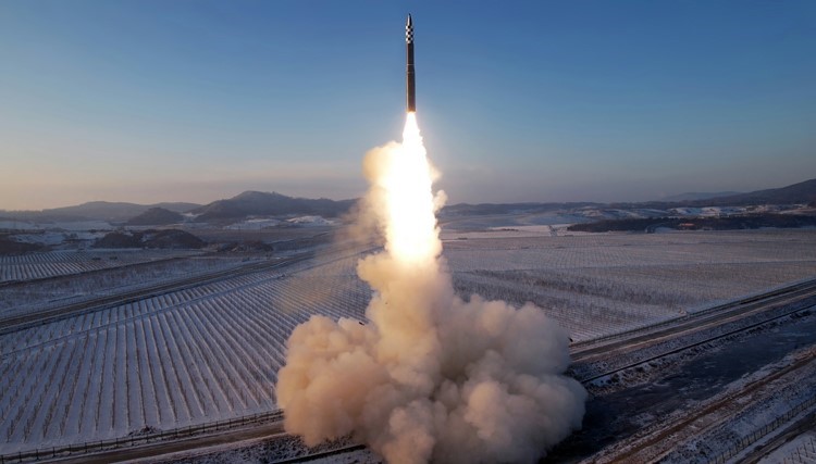 Kuzey Kore: “Kıtalararası balistik füze Hwasong-18, başarıyla test edildi”