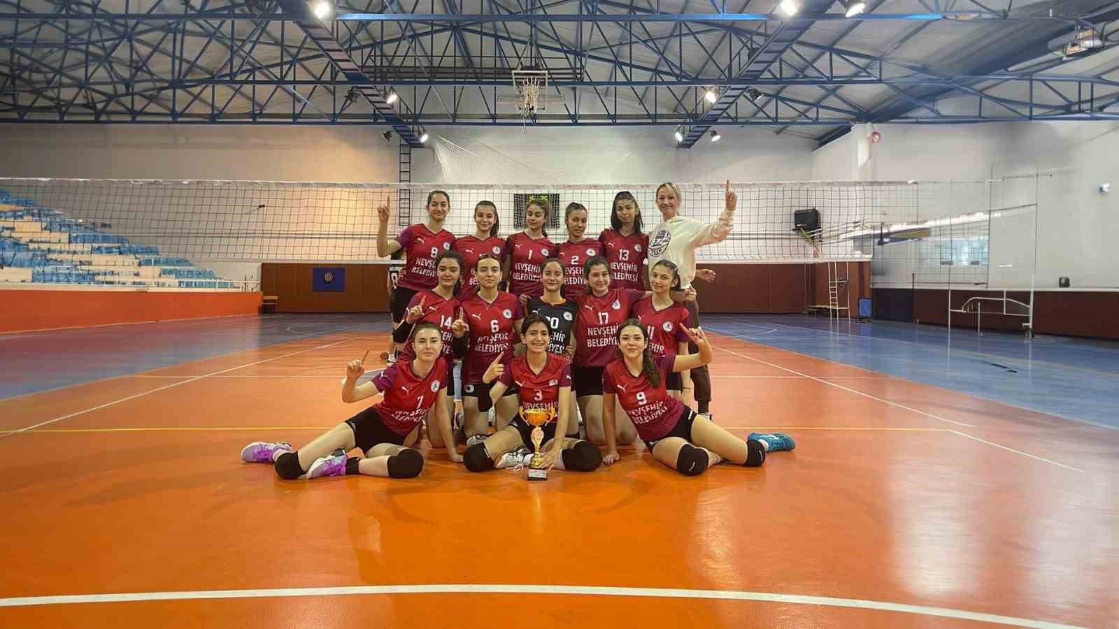 Nevşehir Belediyesi Gençlik ve Spor Kulübü Yıldız Kız Voleybol Takımı namağlup şampiyon