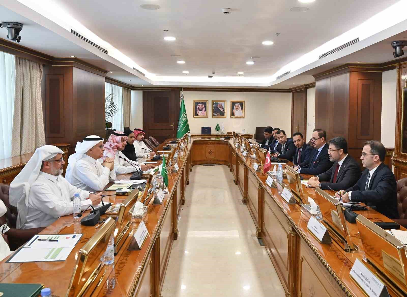 Tarım ve Orman Bakanı Yumaklı Suudi Arabistan’da