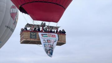 Kapadokya’da sıcak hava balonu İsrail’de öldürülen gazeteciler için havalandı