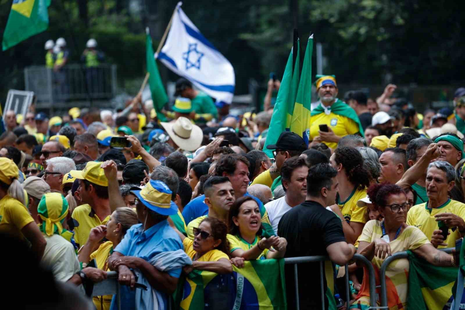 Brezilya’da eski Devlet Başkanı Bolsonaro’nun binlerce destekçisi sokağa indi