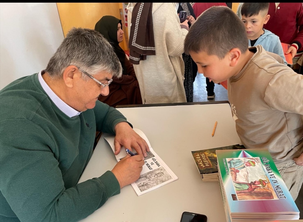 AYTEKIN’DEN YAZARLIK VE RESSAMLIK ÜZERİNE SÖYLEŞİ