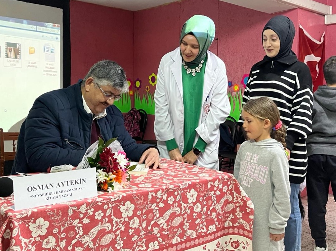 AĞILLI’DA ÖĞRENCILER ÇANAKKALE ZAFERI PROGRAMINDA YAZARLA BULUŞTULAR