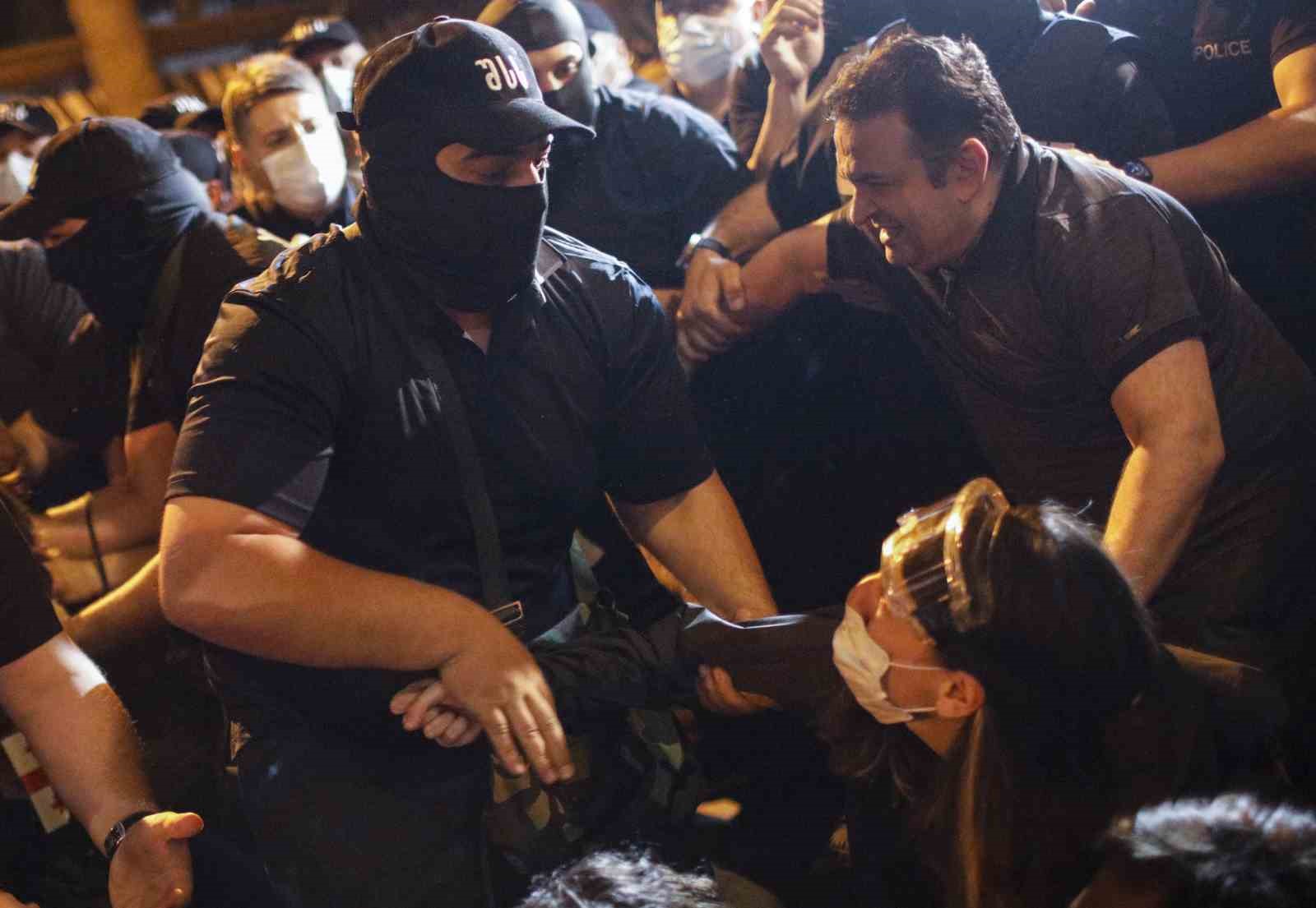 Gürcistan’da “Yabancı Etkinin Şeffaflığı” yasa tasarısı protestosuna polisten sert müdahale