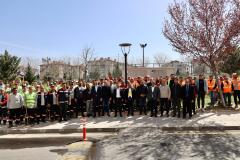 BAŞKAN ARI İLE BİRLİKTE MAHALLELERDE TEMİZLİK VE HİZMET SEFERBERLİĞİ