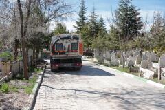 BAYRAM ÖNCESİ MEZARLIKLARDA TEMİZLİK BE BAKIM ÇALIŞMASI YAPILIYOR