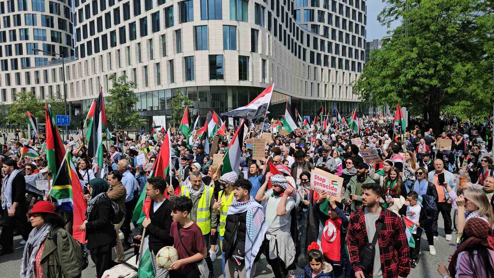 Brüksel’de binlerce kişi Gazze için yürüdü