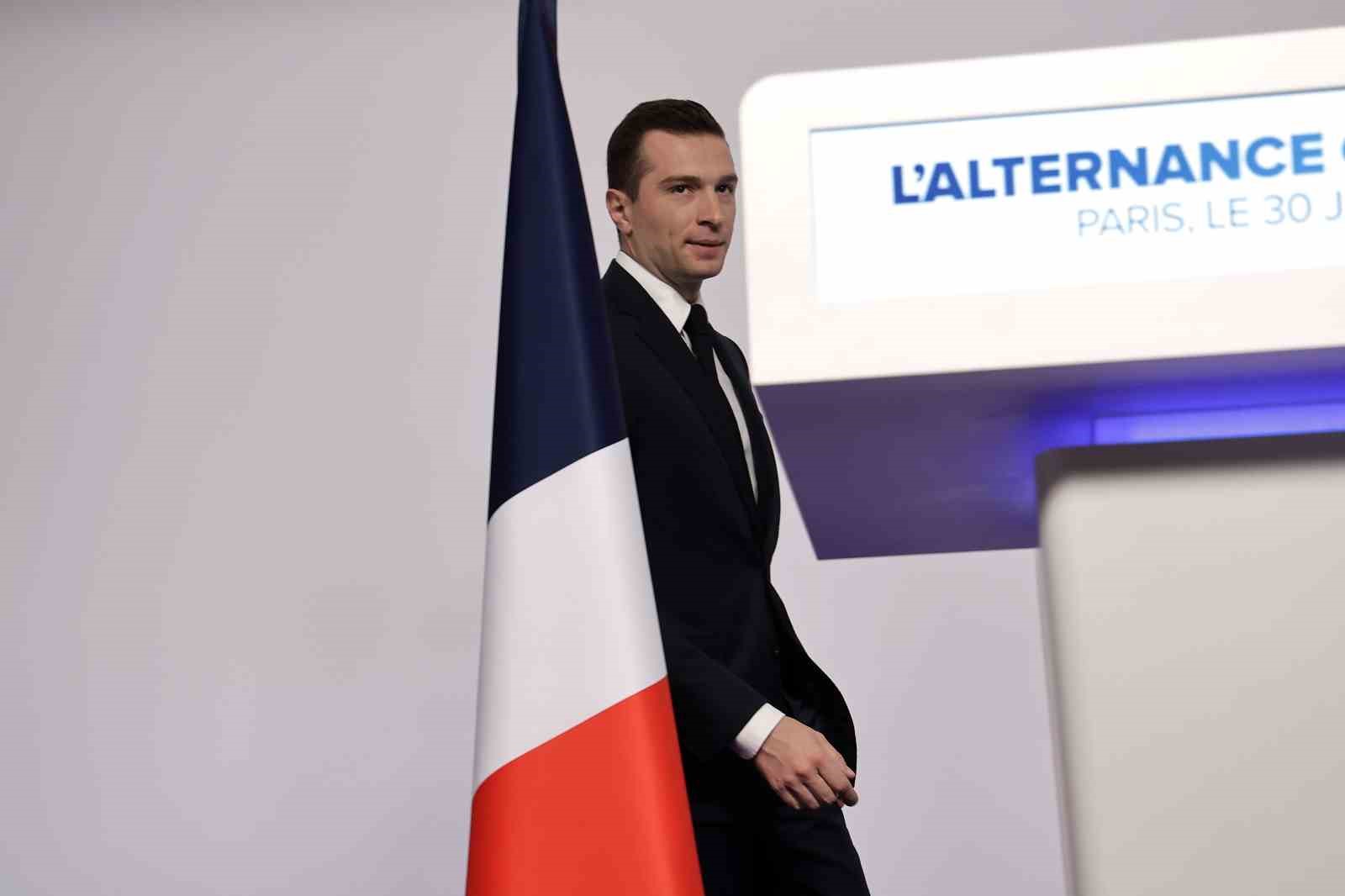 Fransa’da sandık çıkış anketlerine göre aşırı sağcı Ulusal Birlik Partisi seçimlerde önde