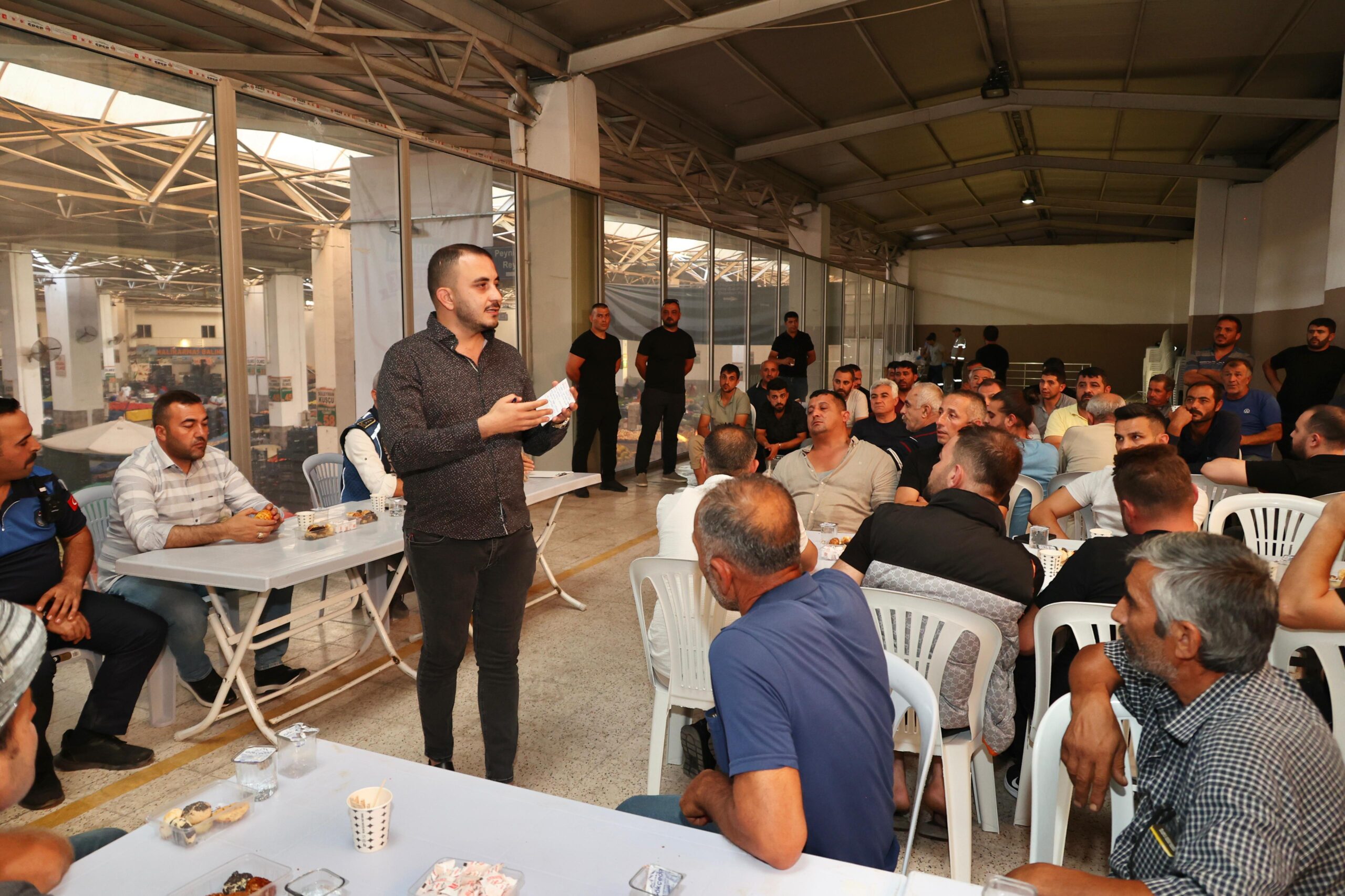 BAŞKAN YARDIMCILARI İLER VE KIRŞEHİRLİ PAZAR ESNAFININ TALEPLERİNİ DİNLEDİ