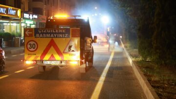 CADDE VE BULVARLARDA YOL ÇİZGİLERİ YENİLENİYOR