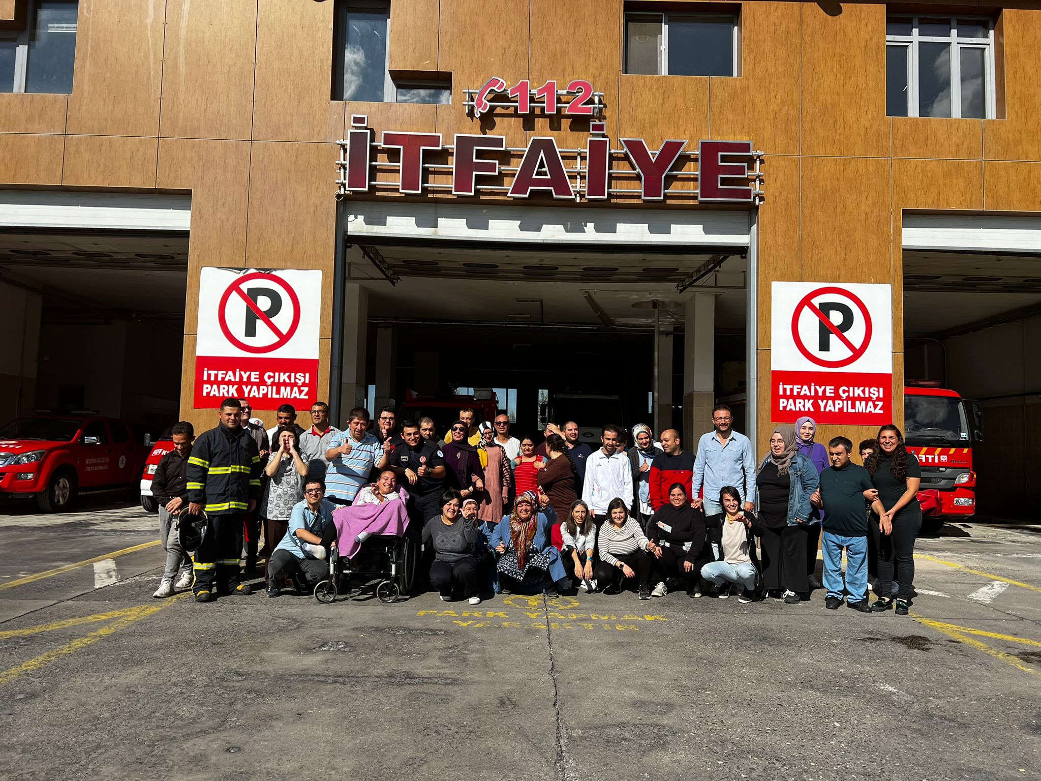 Nevşehir Belediyesi Özel İnsanlar Eğitim Merkezi’ndeki öğrenciler İtfaiyecilik Haftası dolayısıyla İtfaiye Müdürlüğü’nü ziyaret etti.