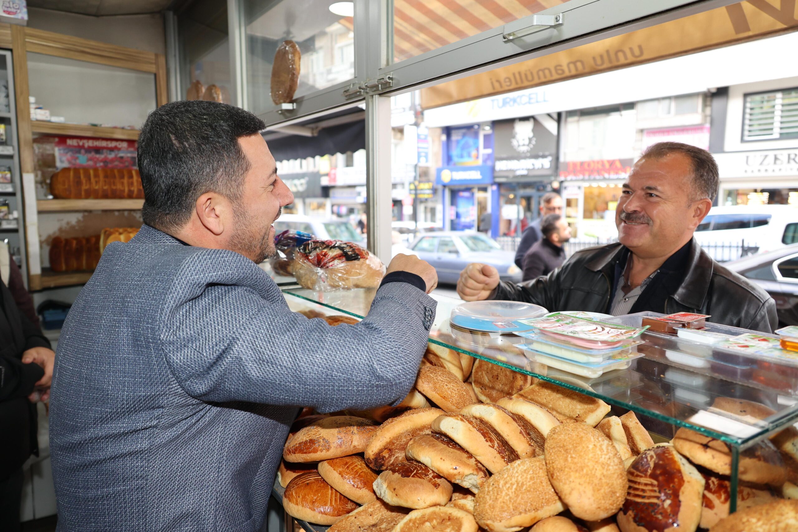 Rasim Arı, Esnaf Ziyaretleriyle Yeni Haftaya Başladı: “Halkımızın Huzuru ve Yaşam Kalitesi Önceliğimiz”