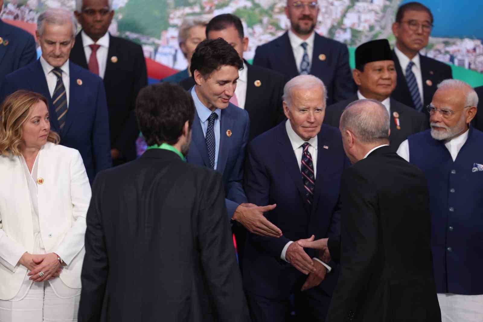 Cumhurbaşkanı Erdoğan, G20 Liderler Zirvesi’nin ardından aile fotoğrafına katıldı