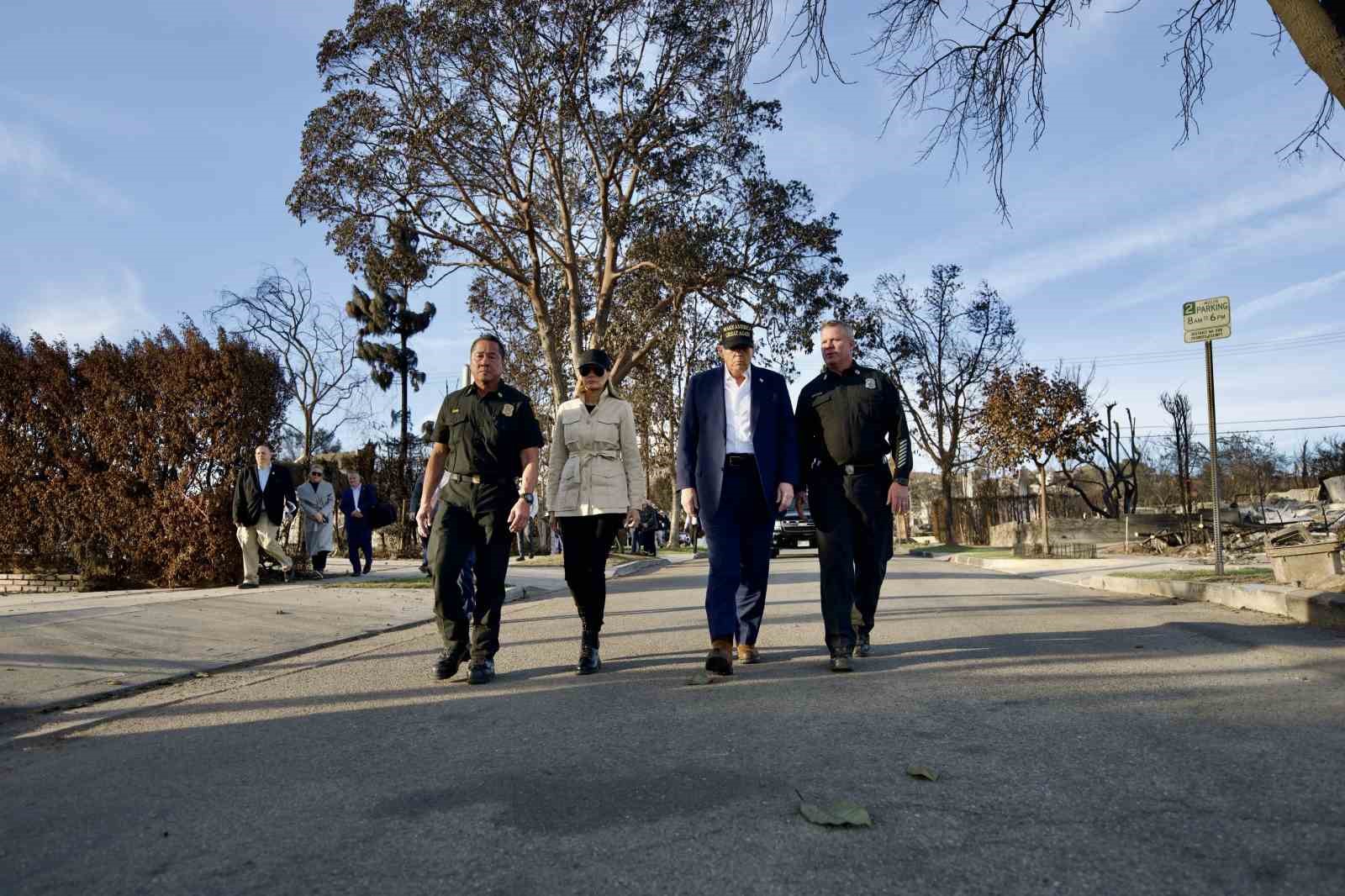 ABD Başkanı Trump, yangınlardan büyük zarar gören Los Angeles’ı ziyaret etti