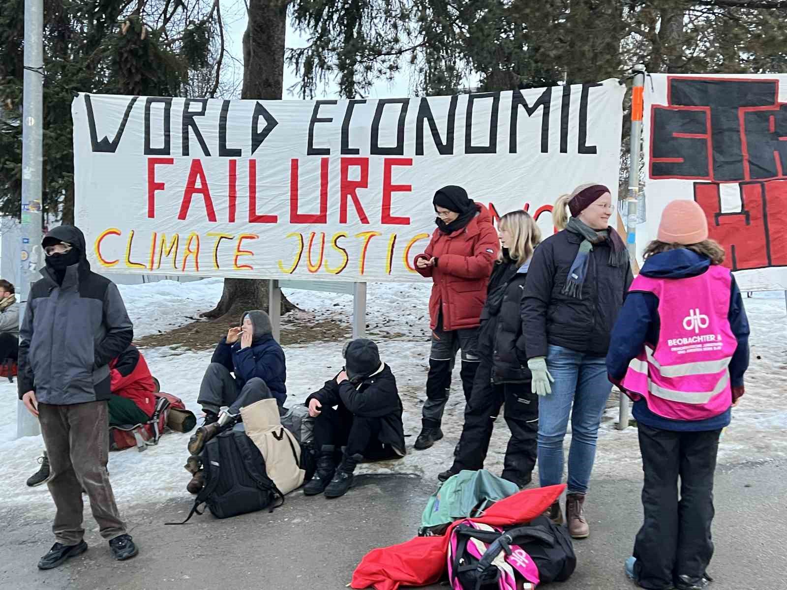 Davos’ta Dünya Ekonomik Forumu karşıtı protesto