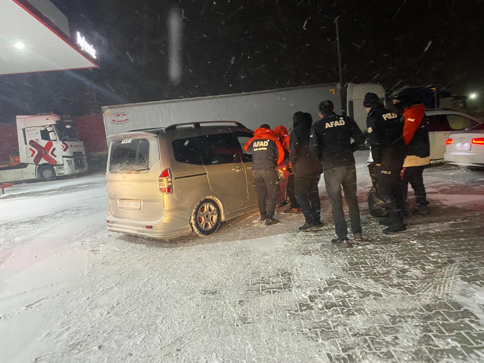 AFAD’dan Yoğun Kar Yağışı Nedeniyle Mahsur Kalan Vatandaşlara Destek