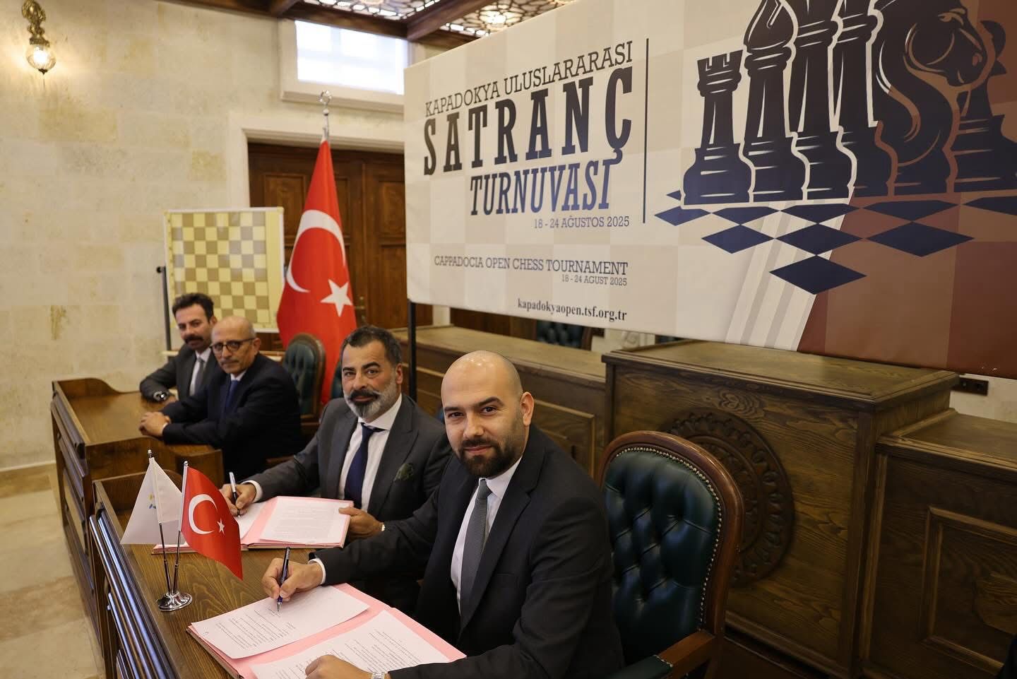 Ürgüp Belediyesi ve Türkiye Satranç Federasyonu iş birliğiyle 18 – 24 Ağustos 2025 tarihleri arasında “Kapadokya Uluslararası Satranç Turnuvası” düzenlenecek.