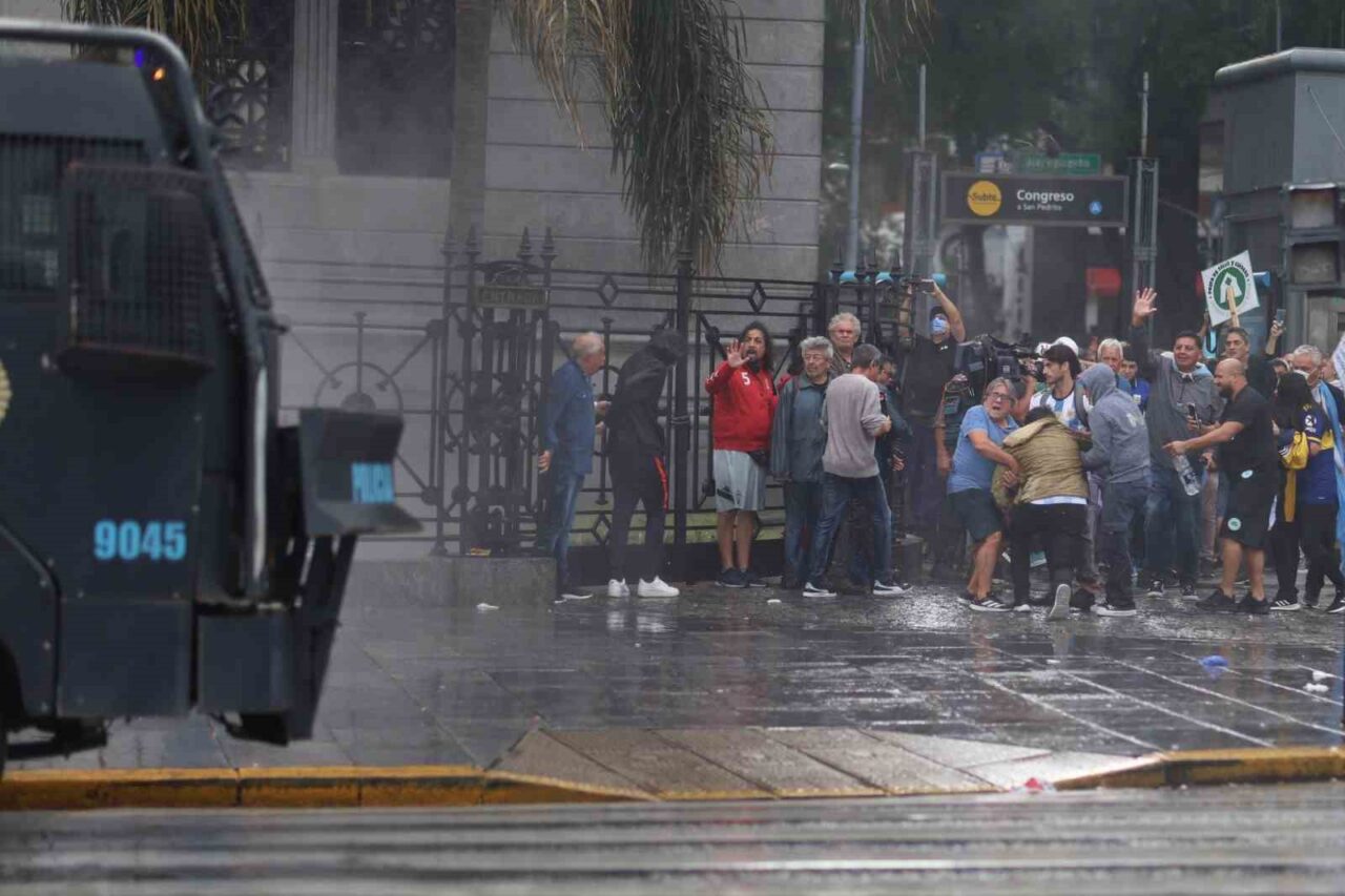 Arjantin’de “kemer sıkma” politikasına protesto