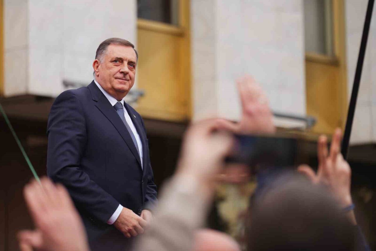 Bosna Hersek Savcılığından Dodik dahil üst düzey Sırp liderler için gözaltı kararı