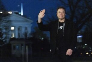 Elon Musk: “Uzayda mahsur kalan astronotları birkaç hafta içinde geri getireceğiz”