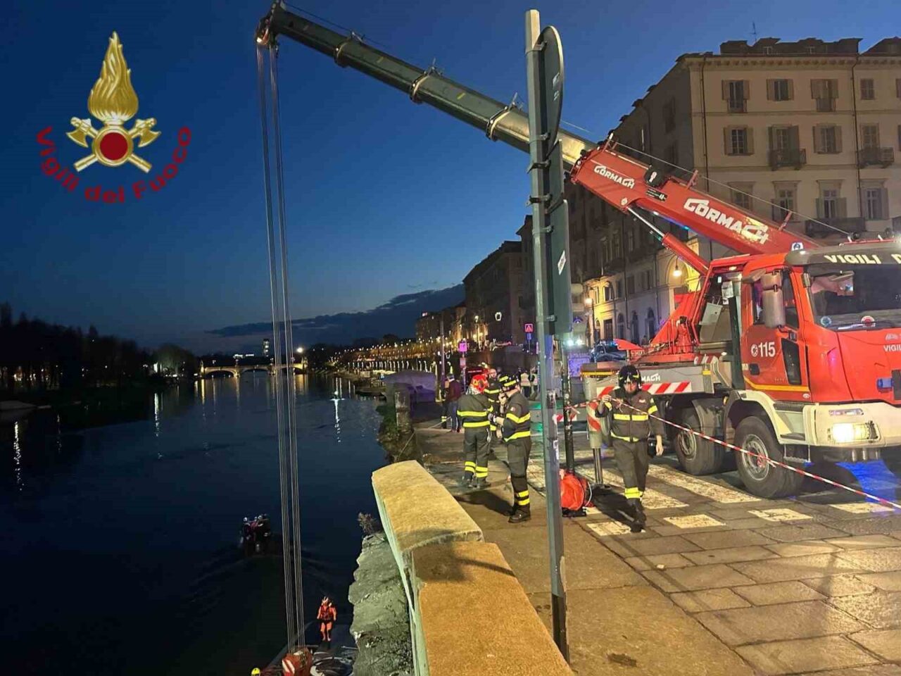 İtalya’da geri manevra yapan otobüs nehre düştü: 1 ölü