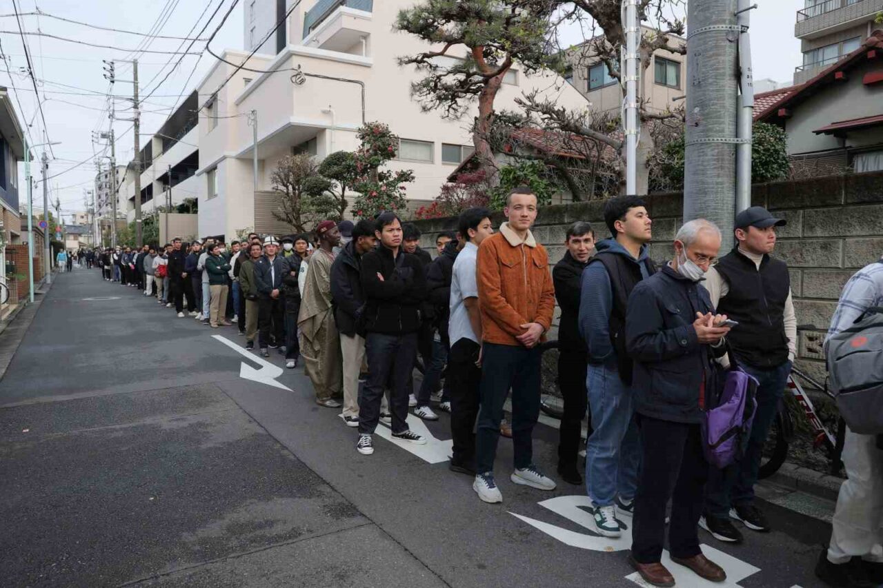 Japonya’da bayram namazı 3 kez kılındı