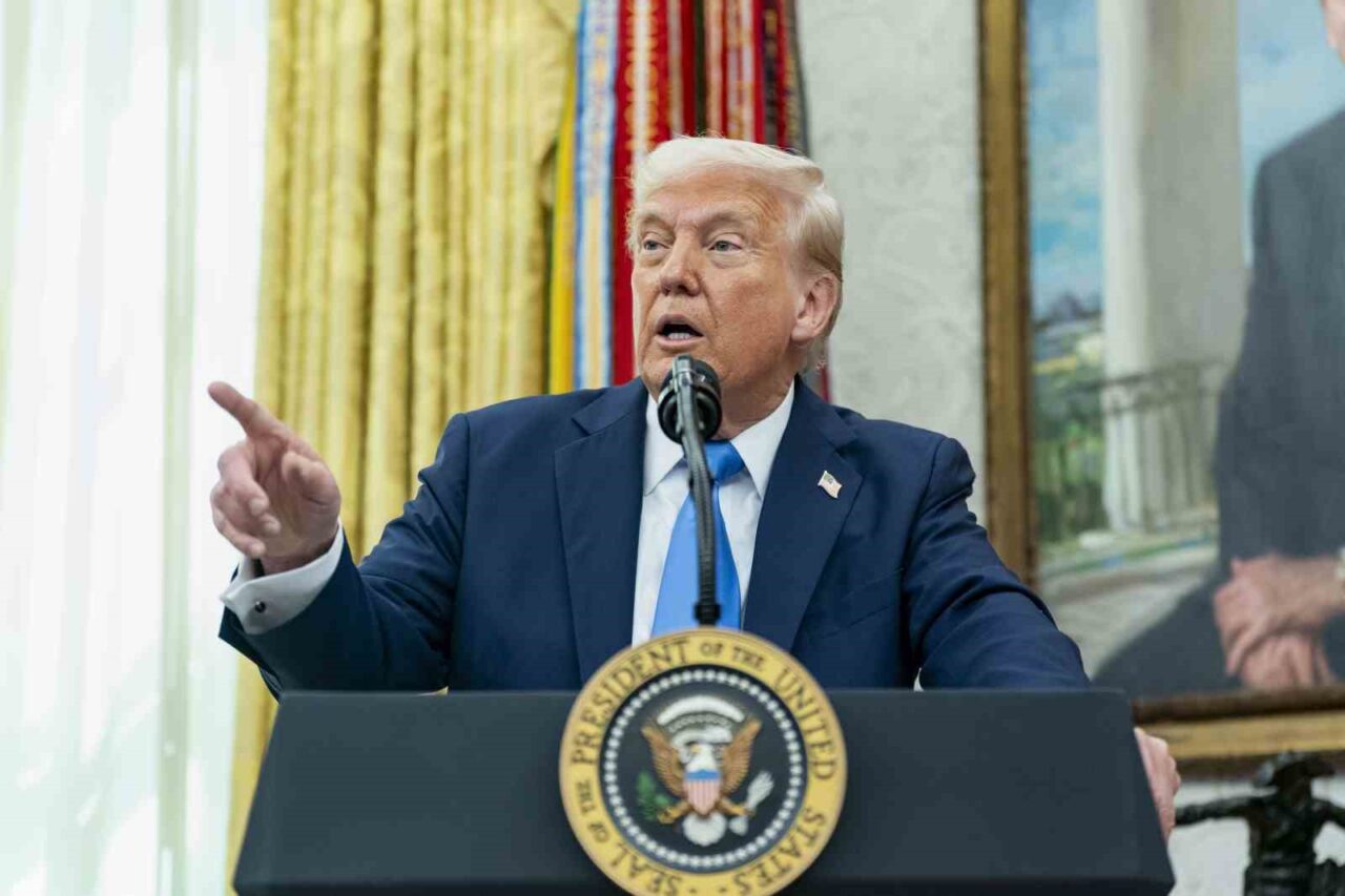 Trump’tan İran’a nükleer anlaşma tehdidi: “Eğer bir anlaşma yapmazlarsa bombalama olacak”