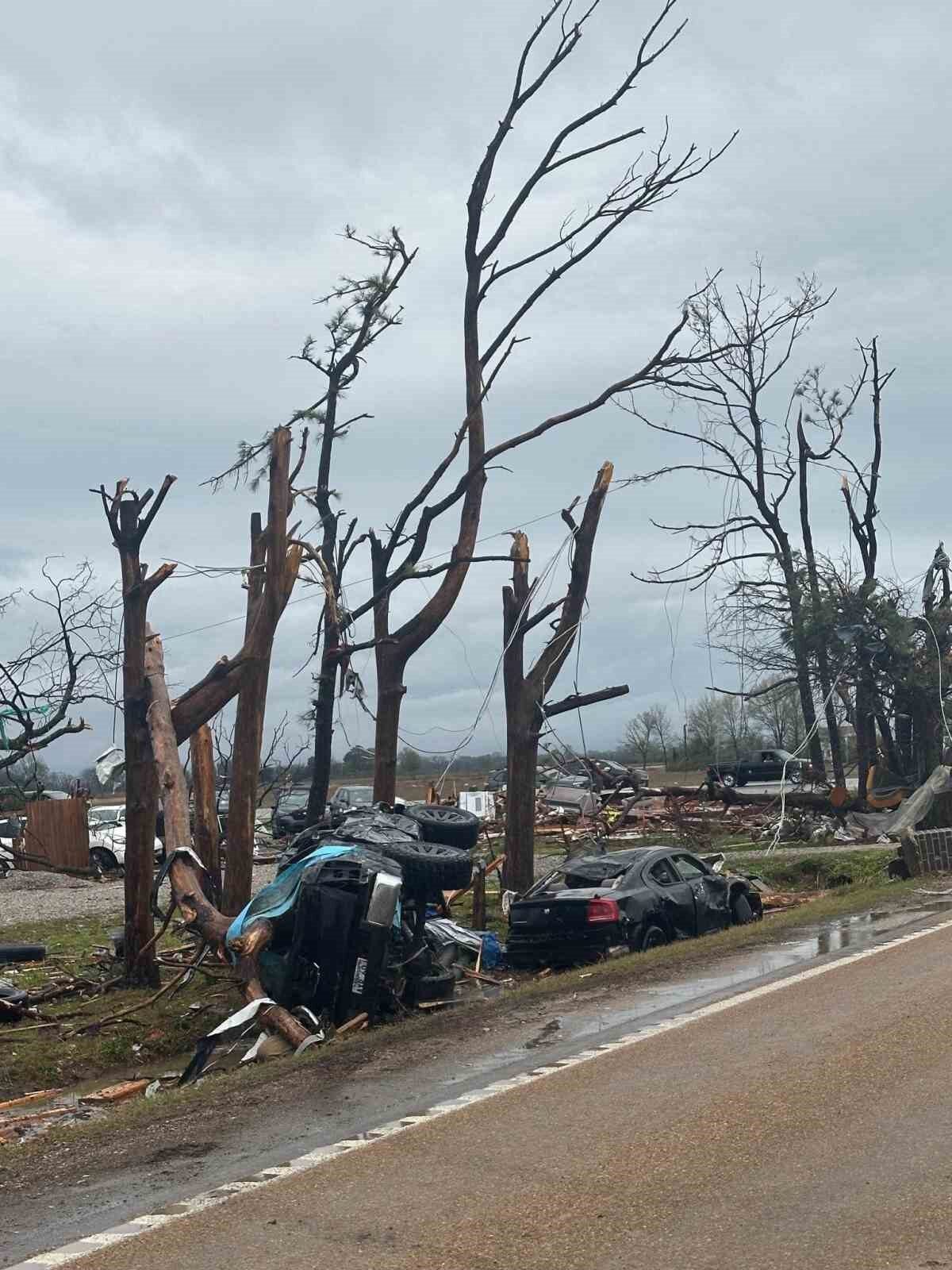 ABD’yi vuran hortumda can kaybı 7’ye yükseldi, 13 kişi yaralandı