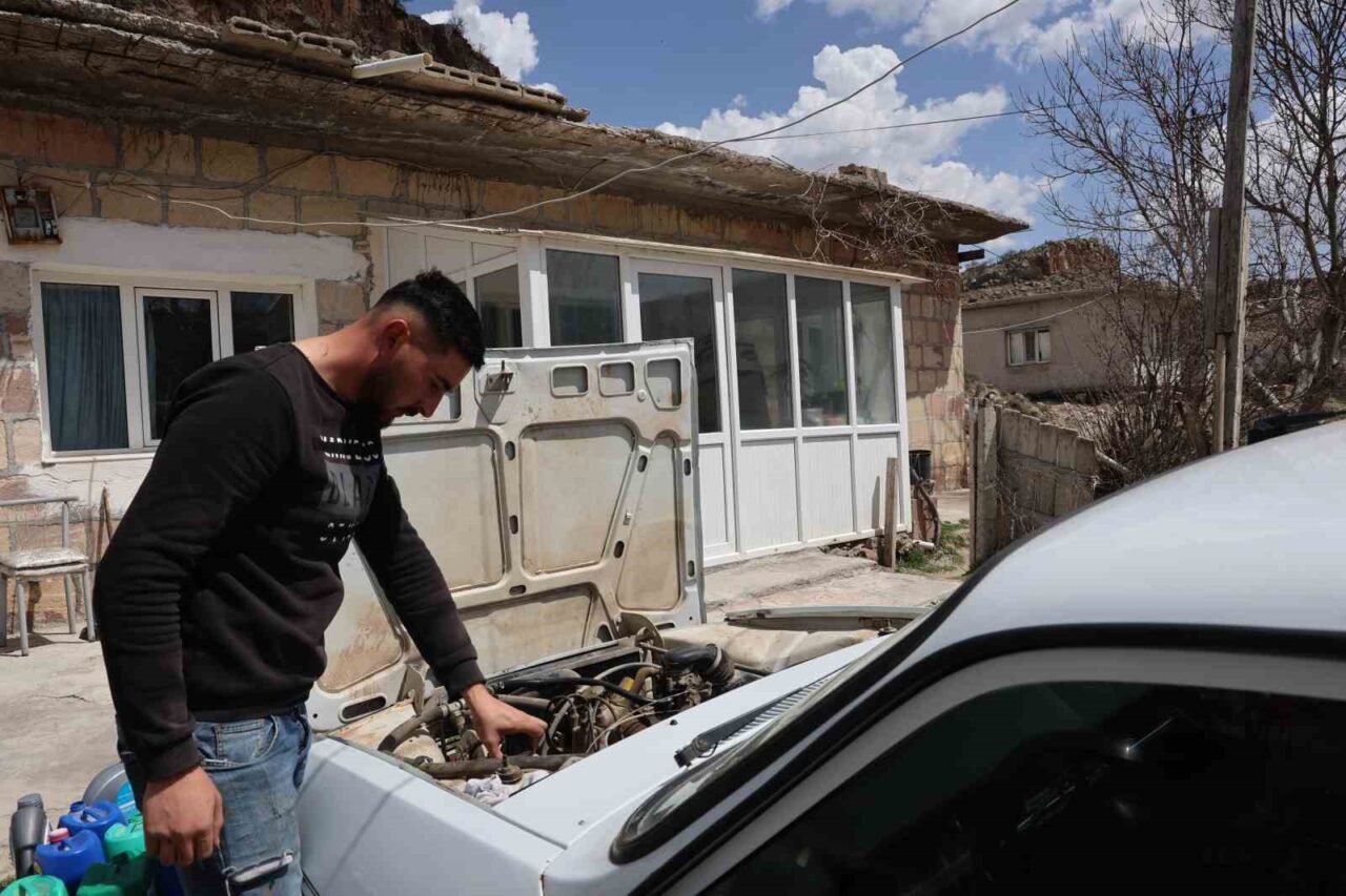 Otomobili muayeneden geçen vatandaş, sevincini zurna ile kutladı